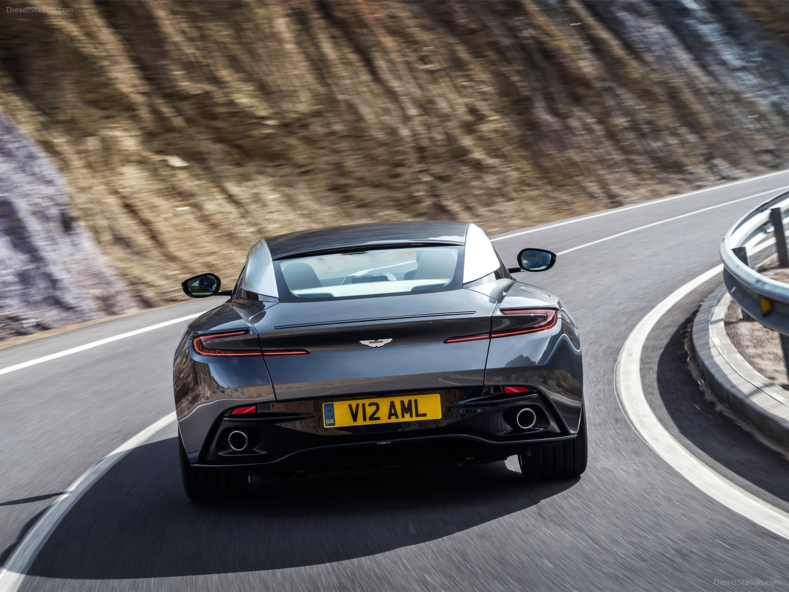 Aston Martin DB11 2017